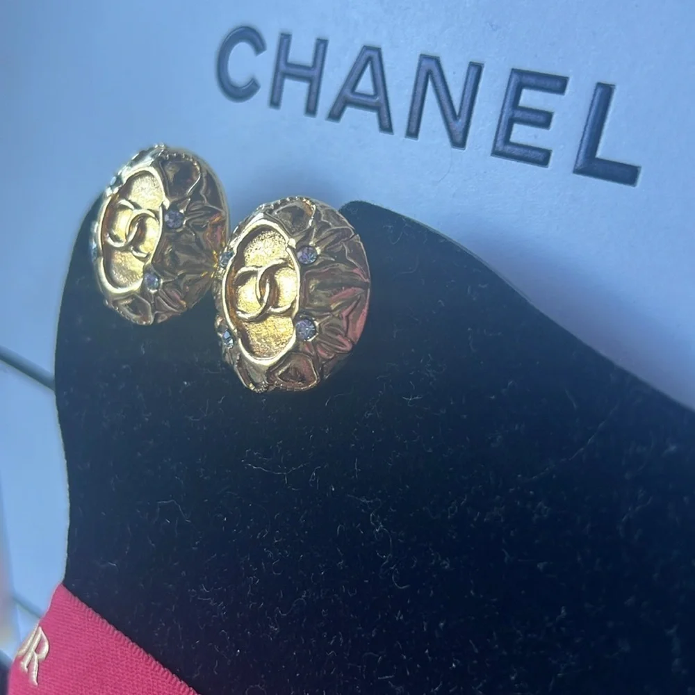 CHANEL Gold Circle 24 karat gold plated Clip On Earrings with the box and tag